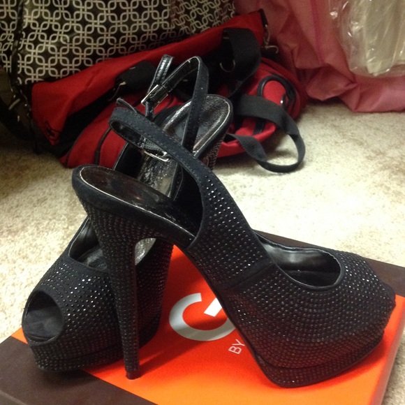 Heels - Picture 3 of 4